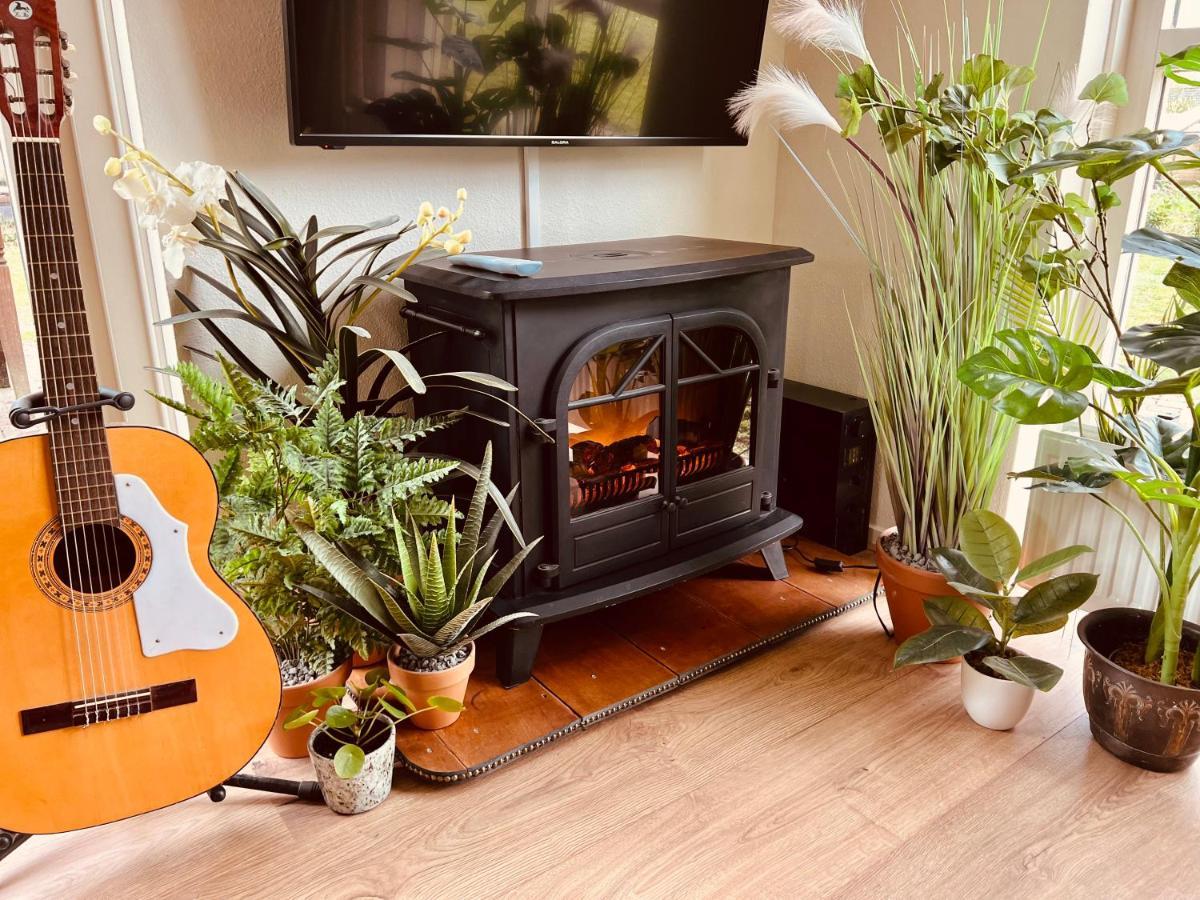 Supergezellig Vakantiehuis Met Hele Grote Tuin Bij Nijmegen Ewijk Bagian luar foto