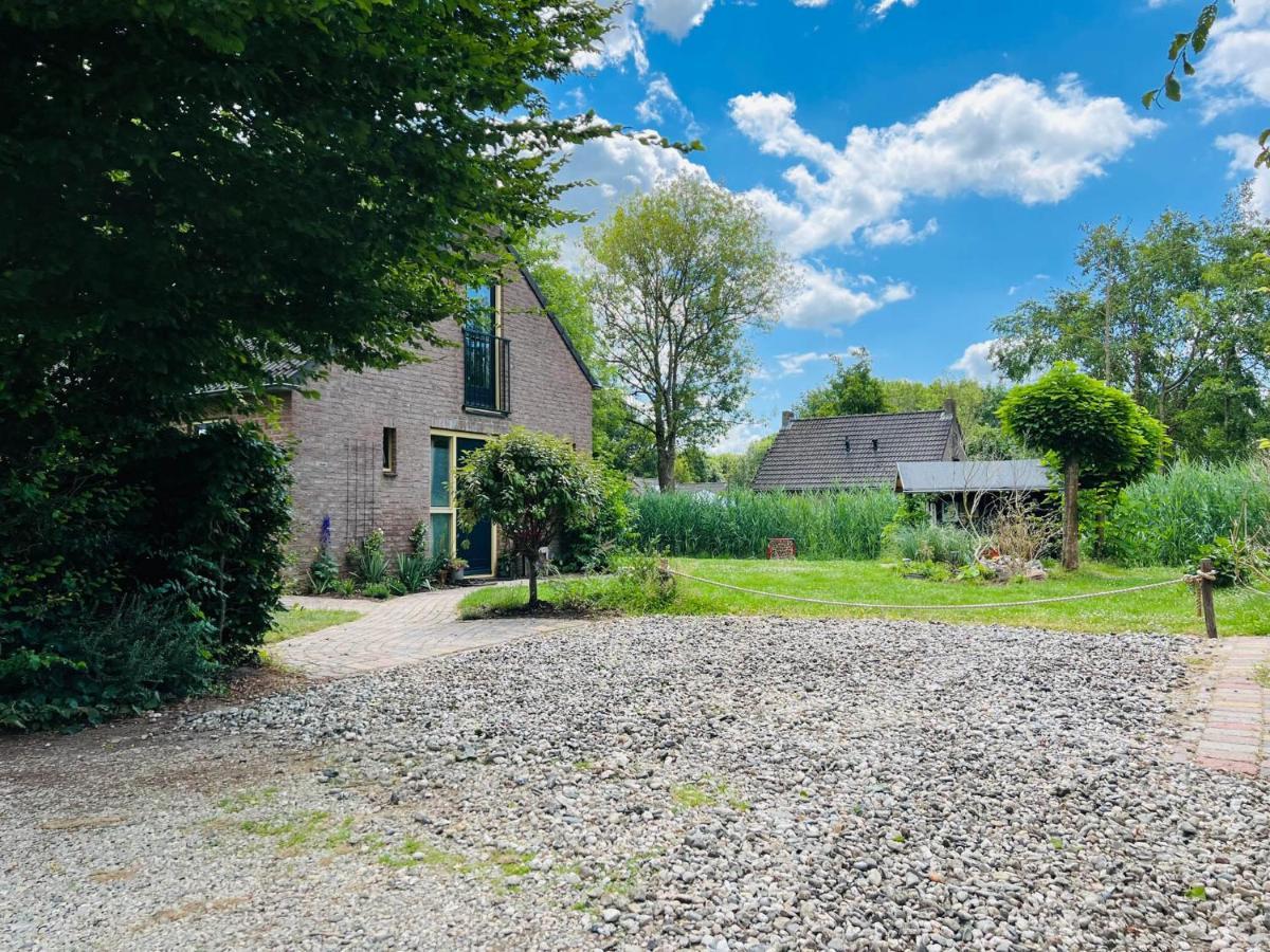 Supergezellig Vakantiehuis Met Hele Grote Tuin Bij Nijmegen Ewijk Bagian luar foto