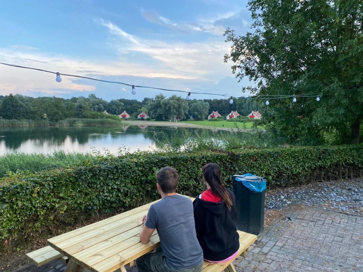 Supergezellig Vakantiehuis Met Hele Grote Tuin Bij Nijmegen Ewijk Bagian luar foto
